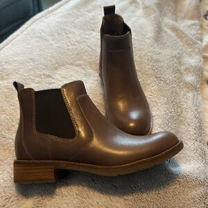New. Out of box but never worn